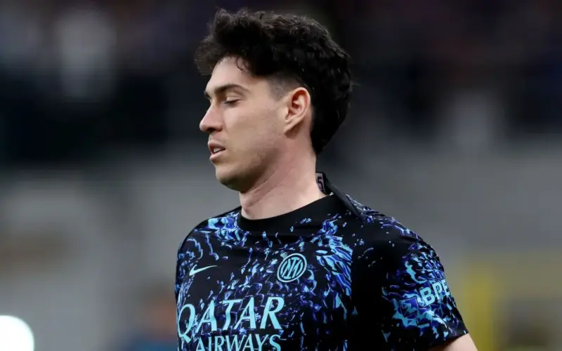 لا يبدي أليساندرو باستوني لاعب إنتر ميلان اقتناعاً بفكرة الانتقال إلى برشلونة رغم التكهنات المكثفة حول انتقاله